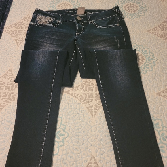 Premium Vanity Jeans - Picture 3 of 4